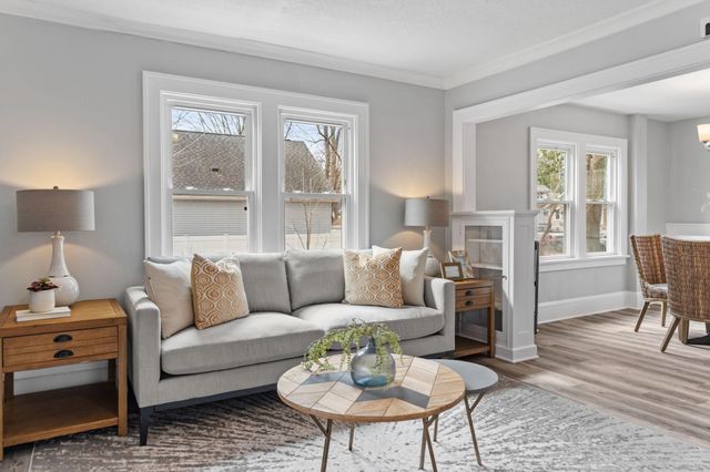 2723 Queen Avenue N, Minneapolis, MN 55411