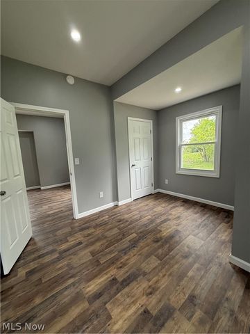 418 W Glenaven Avenue, Youngstown, OH 44511