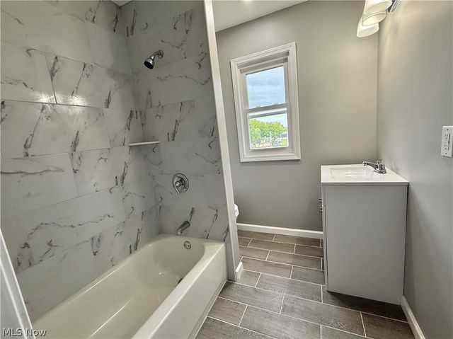 418 W Glenaven Avenue, Youngstown, OH 44511