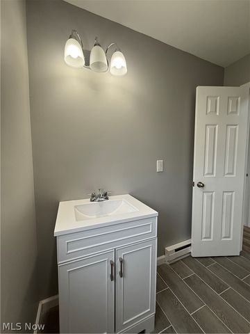 418 W Glenaven Avenue, Youngstown, OH 44511