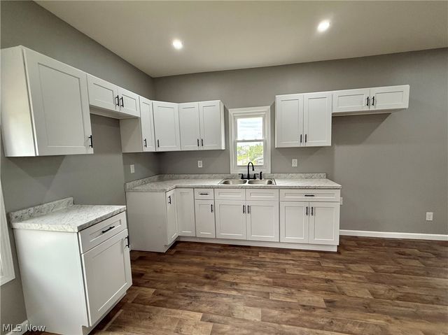 418 W Glenaven Avenue, Youngstown, OH 44511