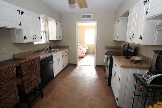 1305 CHERRY RD, Memphis, TN 38117