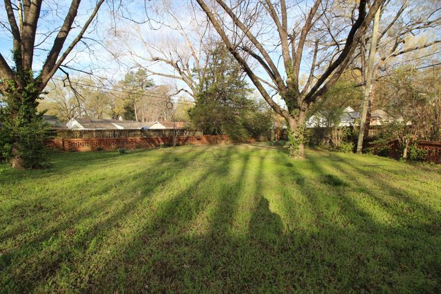 1305 CHERRY RD, Memphis, TN 38117