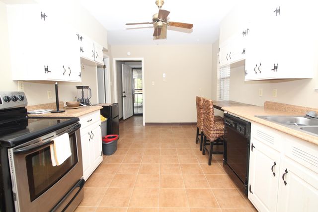 1305 CHERRY RD, Memphis, TN 38117