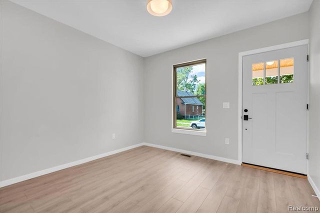 6172 16th Street, Detroit, MI 48208