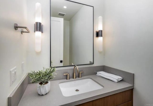 824 Conestoga Ct, Encinitas, CA 92024