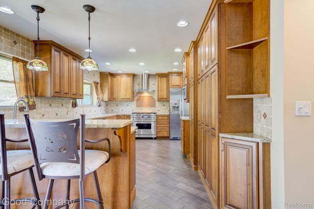 3062 Saint Jude Drive, Waterford Charter Township, MI 48329