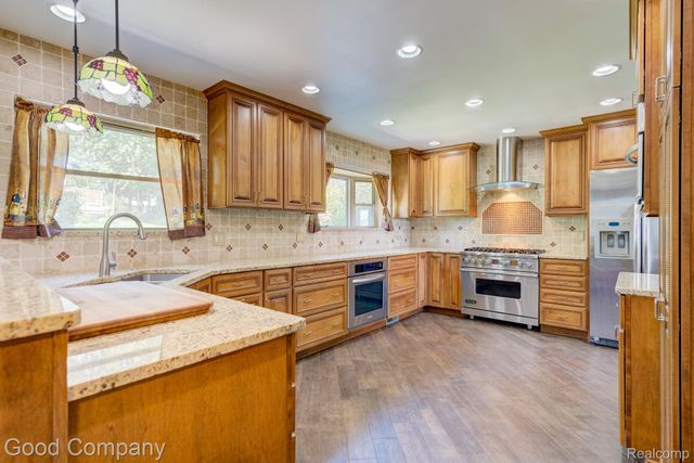 3062 Saint Jude Drive, Waterford Charter Township, MI 48329