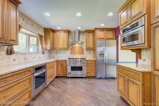 3062 Saint Jude Drive, Waterford Charter Township, MI 48329