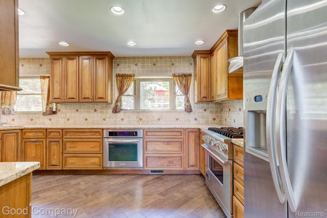 3062 Saint Jude Drive, Waterford Charter Township, MI 48329