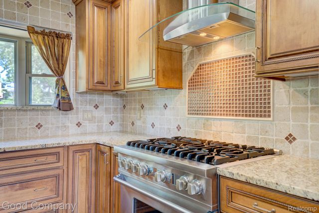 3062 Saint Jude Drive, Waterford Charter Township, MI 48329
