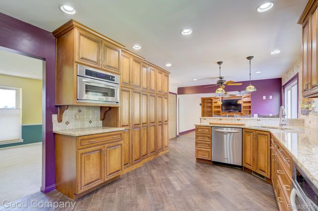 3062 Saint Jude Drive, Waterford Charter Township, MI 48329
