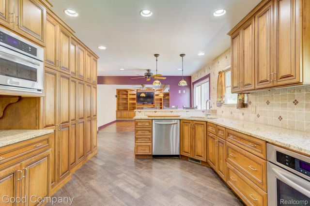 3062 Saint Jude Drive, Waterford Charter Township, MI 48329