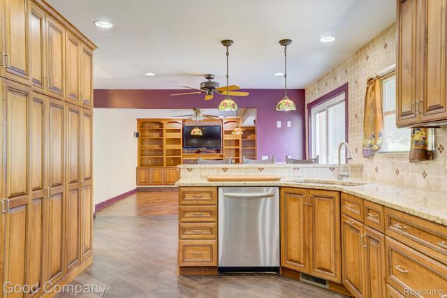 3062 Saint Jude Drive, Waterford Charter Township, MI 48329