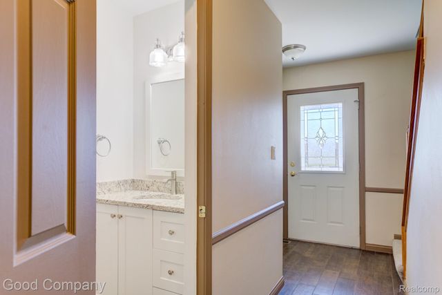 3062 Saint Jude Drive, Waterford Charter Township, MI 48329
