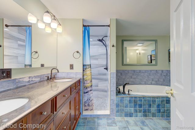 3062 Saint Jude Drive, Waterford Charter Township, MI 48329