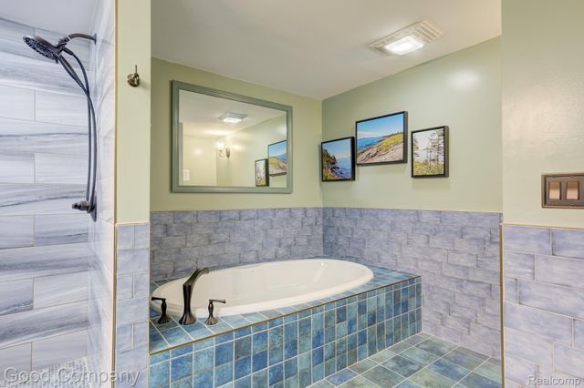 3062 Saint Jude Drive, Waterford Charter Township, MI 48329