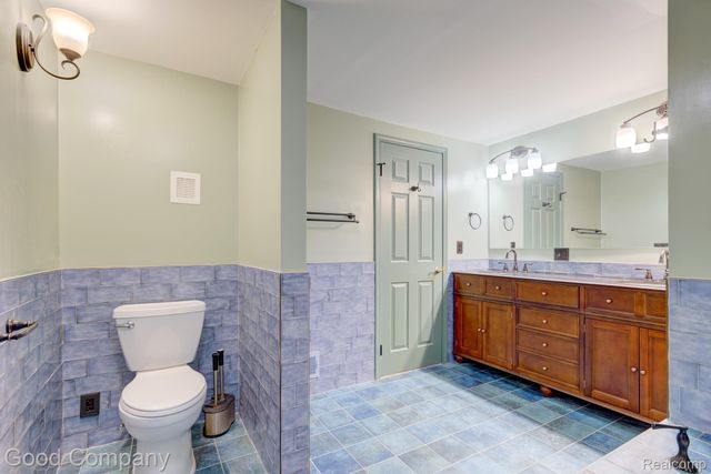 3062 Saint Jude Drive, Waterford Charter Township, MI 48329