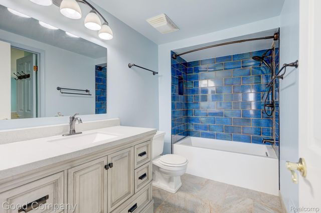 3062 Saint Jude Drive, Waterford Charter Township, MI 48329