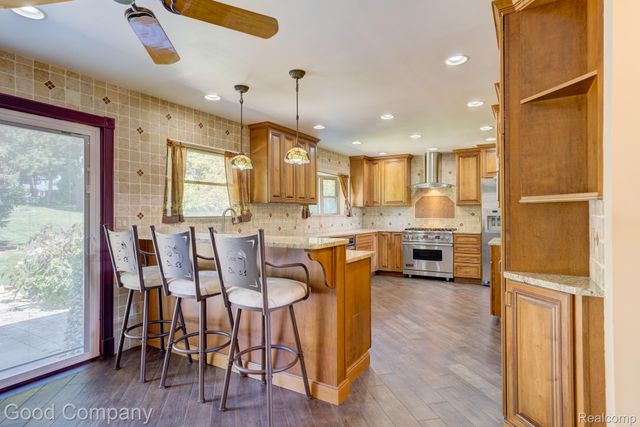 3062 Saint Jude Drive, Waterford Charter Township, MI 48329