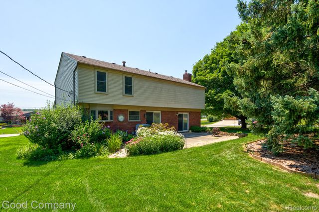 3062 Saint Jude Drive, Waterford Charter Township, MI 48329