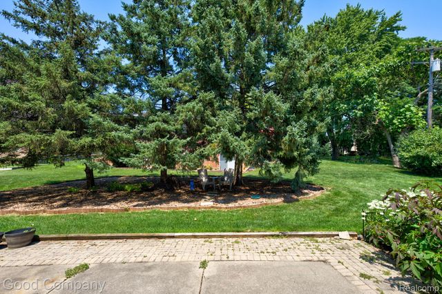 3062 Saint Jude Drive, Waterford Charter Township, MI 48329