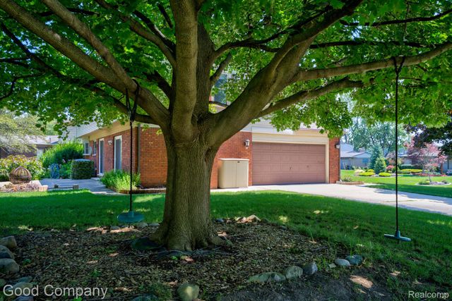 3062 Saint Jude Drive, Waterford Charter Township, MI 48329