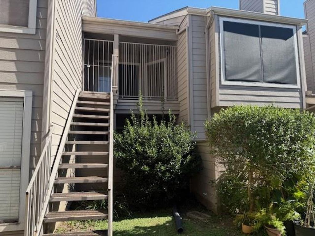 6701 Sands Point Drive 26, Houston, TX 77074
