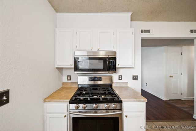 819 Cowell Street, Claremore, OK 74017