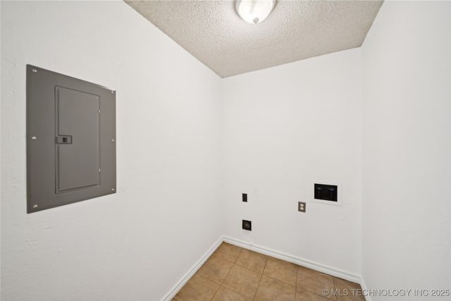 819 Cowell Street, Claremore, OK 74017