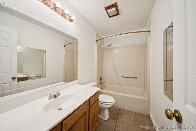 819 Cowell Street, Claremore, OK 74017