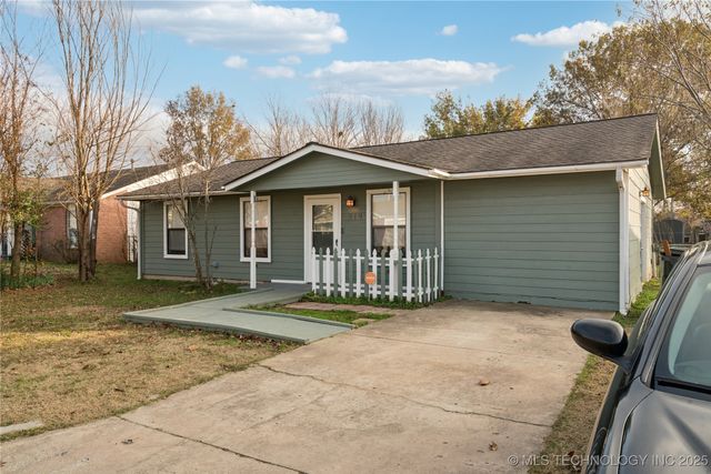 819 Cowell Street, Claremore, OK 74017