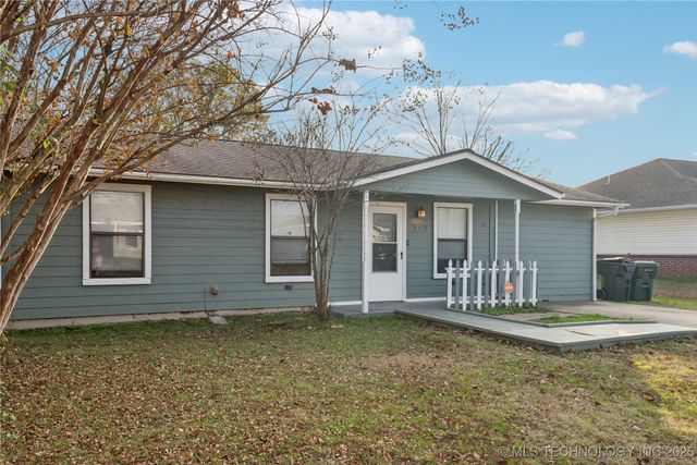 819 Cowell Street, Claremore, OK 74017