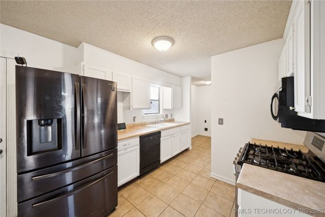 819 Cowell Street, Claremore, OK 74017