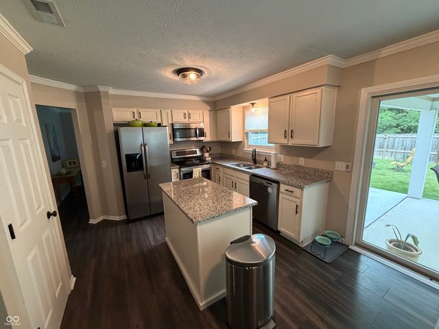 13977 Wakefield Place, Fishers, IN 46038