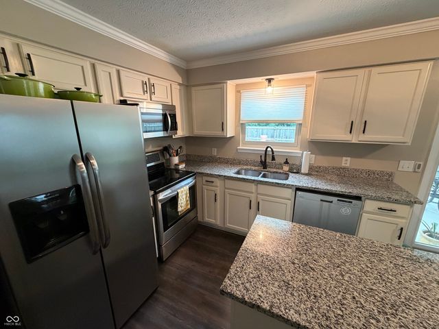 13977 Wakefield Place, Fishers, IN 46038
