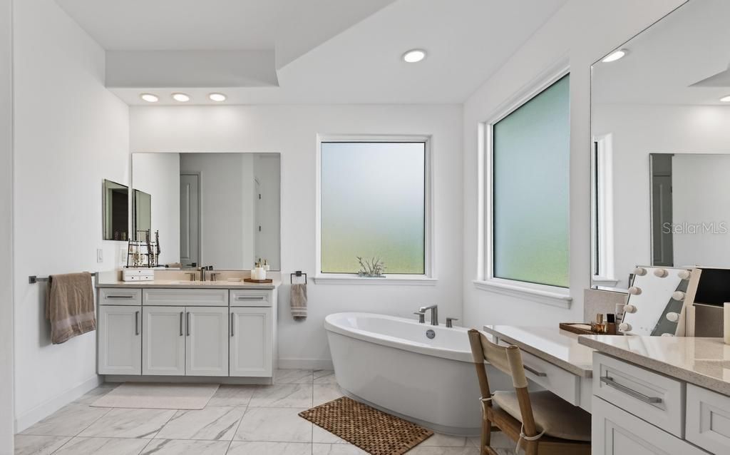 Image 35 of property listing at 67 NEW LEATHERWOOD DR, Palm Coast, FL 32137