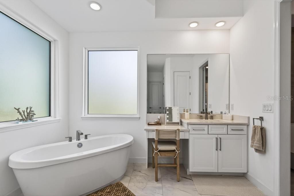 Image 36 of property listing at 67 NEW LEATHERWOOD DR, Palm Coast, FL 32137