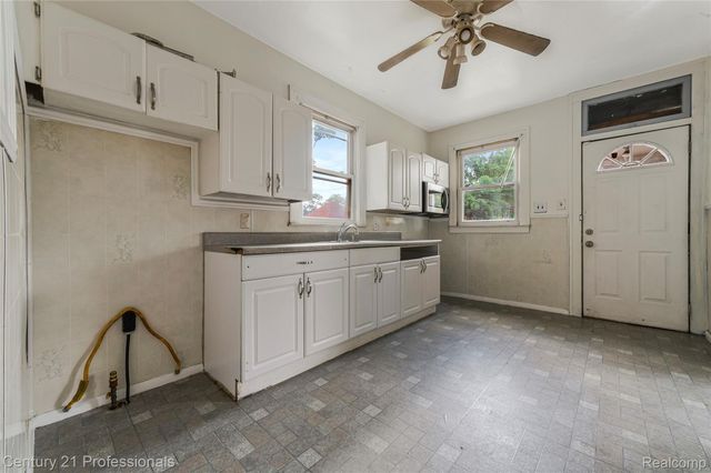 238 Richter St Street, River Rouge, MI 48218