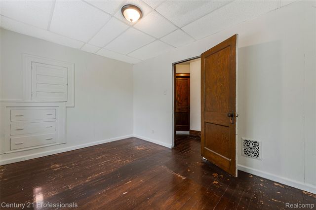 238 Richter St Street, River Rouge, MI 48218