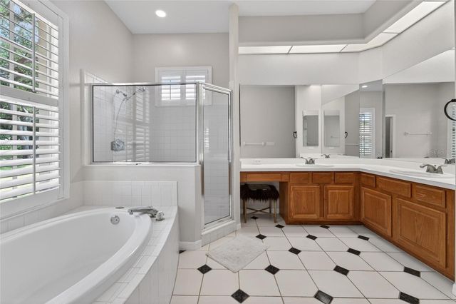 5218 TWIN CREEKS DRIVE, Valrico, FL 33596