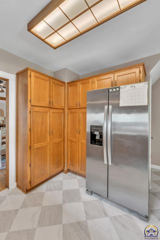 1324 SW MacVicar AVE, Topeka, KS 66604