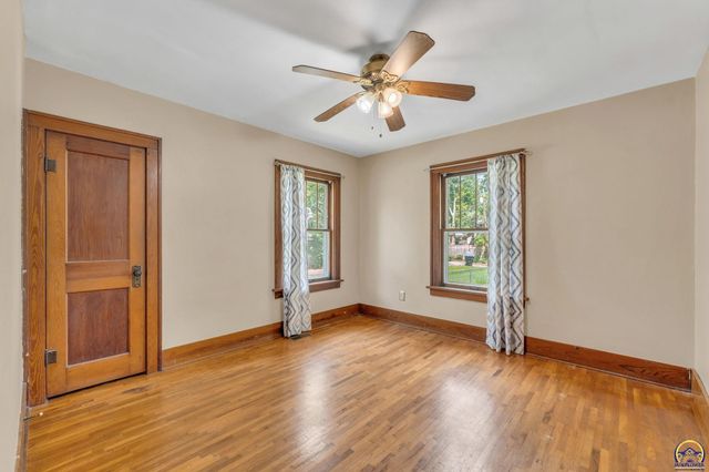 1324 SW MacVicar AVE, Topeka, KS 66604
