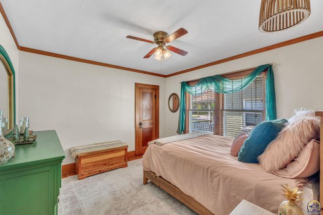 1324 SW MacVicar AVE, Topeka, KS 66604