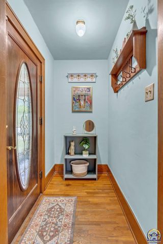 1324 SW MacVicar AVE, Topeka, KS 66604