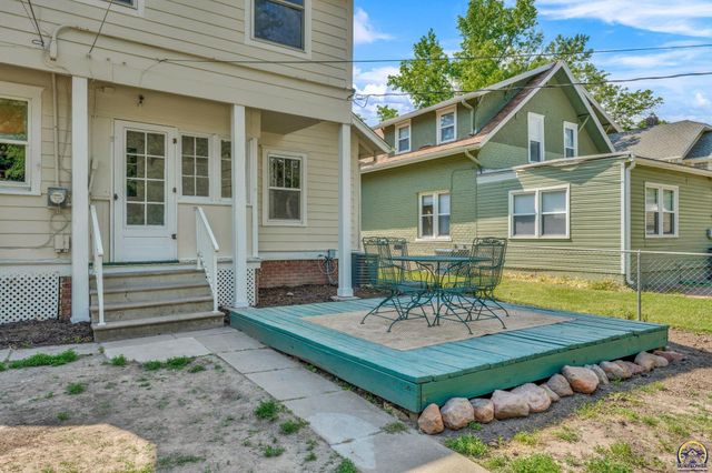 1324 SW MacVicar AVE, Topeka, KS 66604