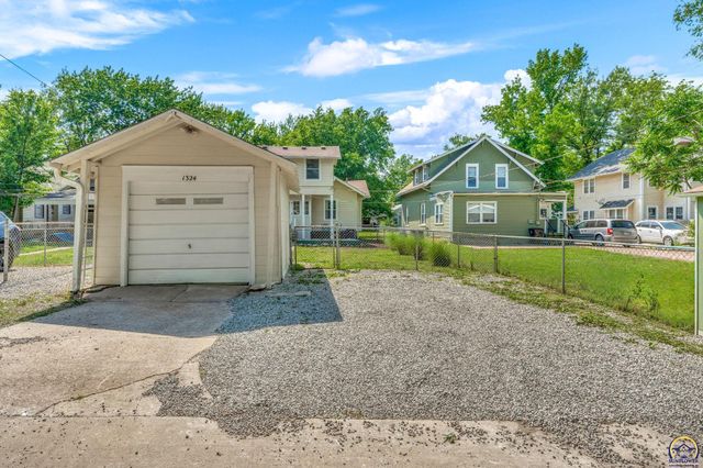 1324 SW MacVicar AVE, Topeka, KS 66604