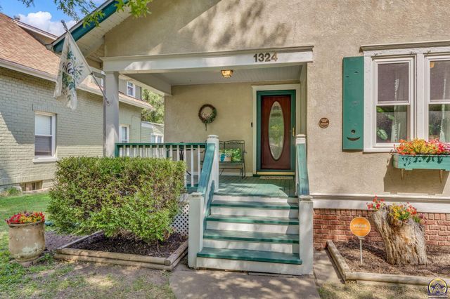 1324 SW MacVicar AVE, Topeka, KS 66604