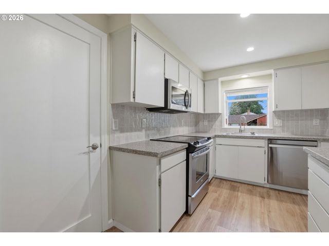 13250 Sw WEIR Rd, Beaverton, OR 97008