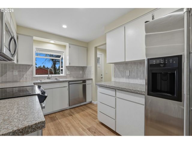 13250 Sw WEIR Rd, Beaverton, OR 97008